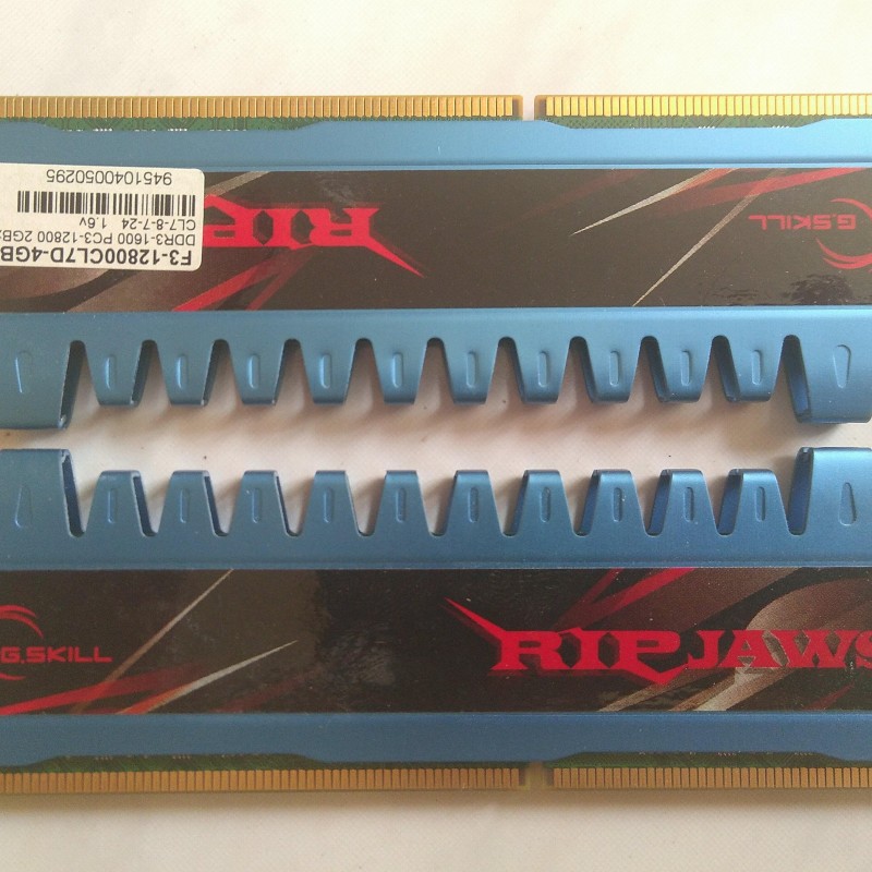 2 barrettes de mémoire vive Ripjaws DDR3-1600 CL7-8-7 1.60V - 4GB (2x2GB)