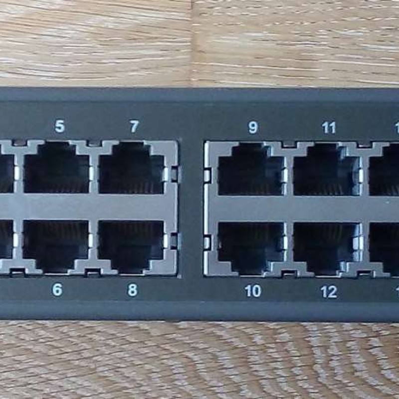 Switch TP-LINK 24 ports Fast Ethernet 10/100