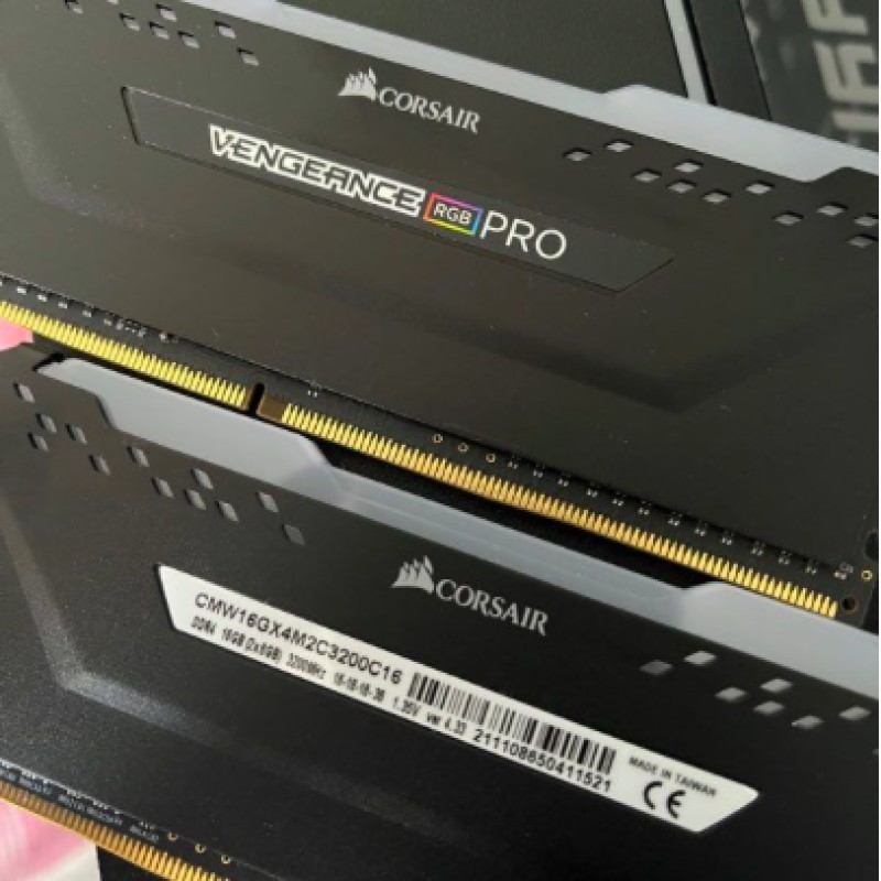 RAM 2x8Go CORSAIR VENGEANCE PRO RGB